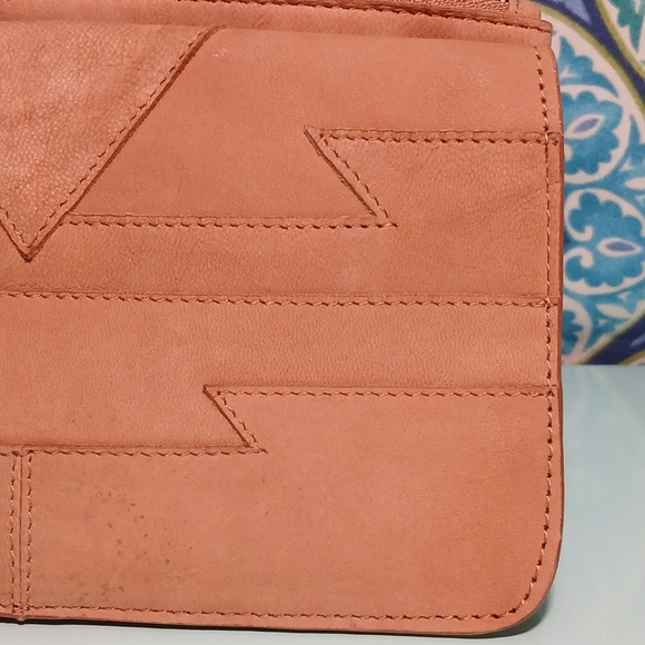 Lucky Brand Tan Leather Crossbody/Wristlet - Picture 4 of 14
